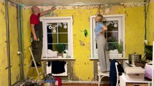 ЖИВЕМ В РАЗРУХЕ/ДЕЛАЕМ РЕМОНТ В ДЕРЕВЕНСКОМ ДОМЕ/МОРОЗЫ/КРИВЫЕ СТЕНЫ И СТАРЫЙ ШКАФ КАК НОВЫЙ