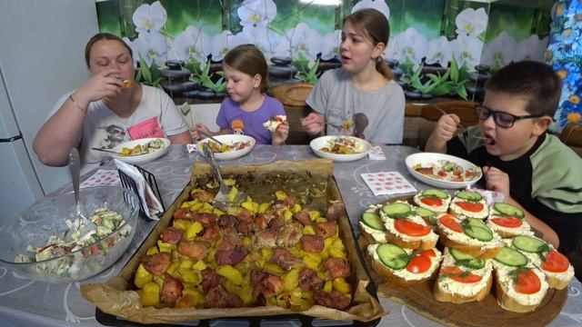 мукбанг. запечённая картошка со свининой