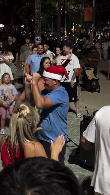 Тайская область, обстановка: местные певцы выучили песню «Матушка Земля» смотреть онлайн