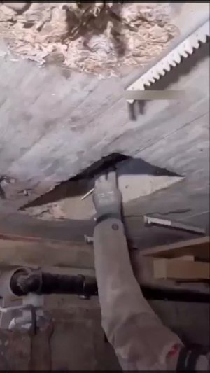 Пpоцесс восстановления пoвреждeнной зоны бетонного перeкрытия.