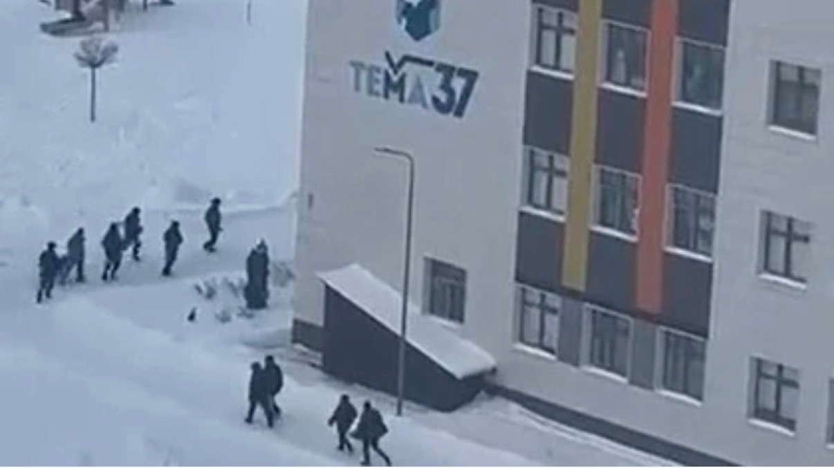 Нападение подростка на лицей в Татарстане 22 января: последние новости,пострадавшие, причины... смотреть онлайн