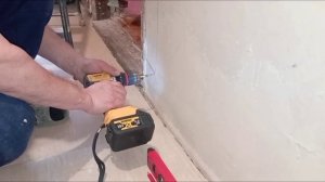 Гипсокартон Обшивка стены гипсокартоном : как ставить маяки без профилей, только Саморезы и уровень.