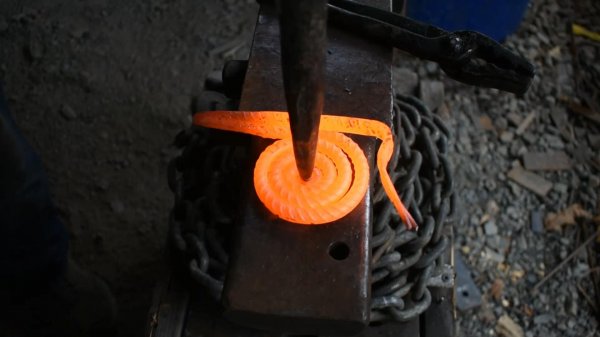 Ковка улитки из арматуры.