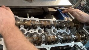 Кривая плоскость, а это значит кривые постели распредвалов. Проверить искривления на гбц.