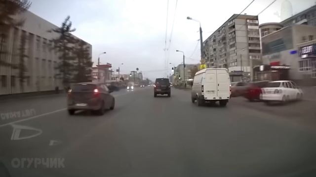 Вот такое бывает на дороге!!!! смотреть онлайн