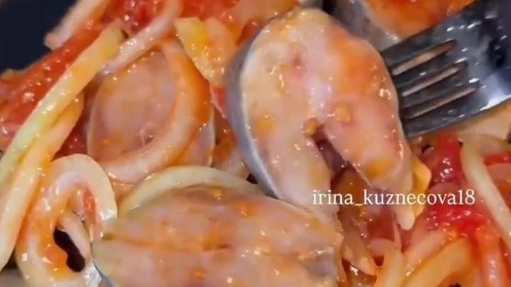 Самая вкусная маринованная СЕЛЁДКА в томатной заливке...🐟🍅😋 смотреть онлайн