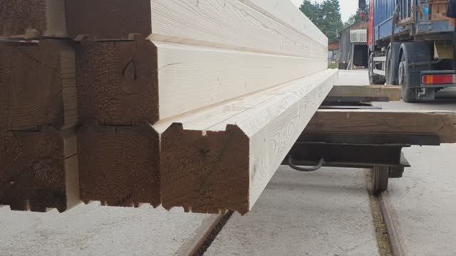 Финский профиль производство сухого профилированного бруса с компенсационными пропилами в Пестово смотреть онлайн