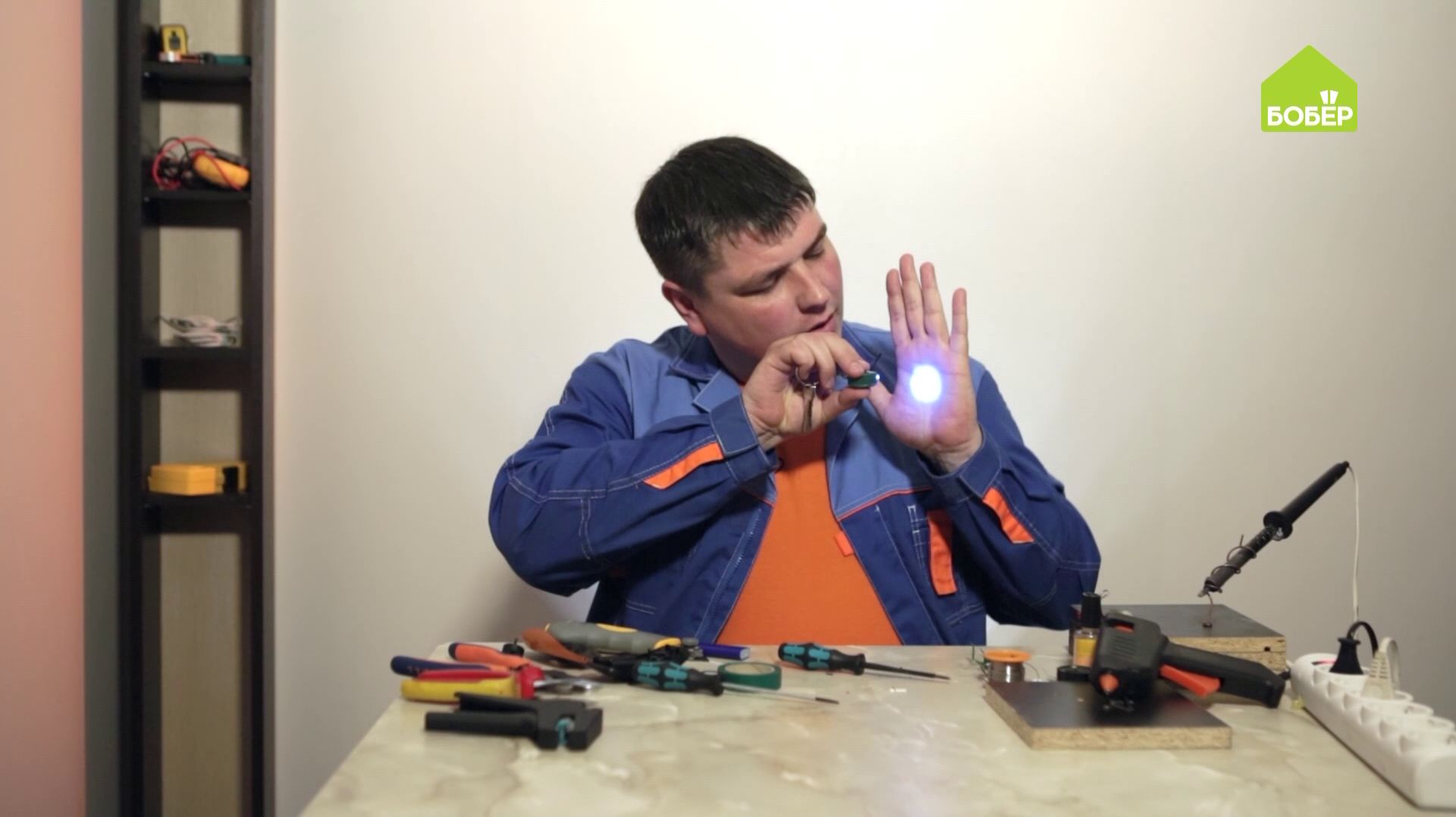 Как сделать брелок фонарик. Брелок из крышек от пластиковых бутылок смотреть онлайн