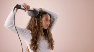 Как создать пляжные локоны с помощью НОВОЙ насадки Dyson Airwrap Diffuser