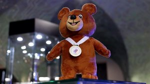 Олимпийский мишка образца 1980 года стал талисманом российской сборной.