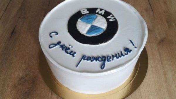 Украшение торта кремом BMW Оформление торта белково заварным кремом