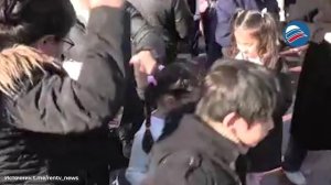 Незабываемые эмоции: турецким детям, которые не видели снег 14 лет, выгрузили его из самосвалов