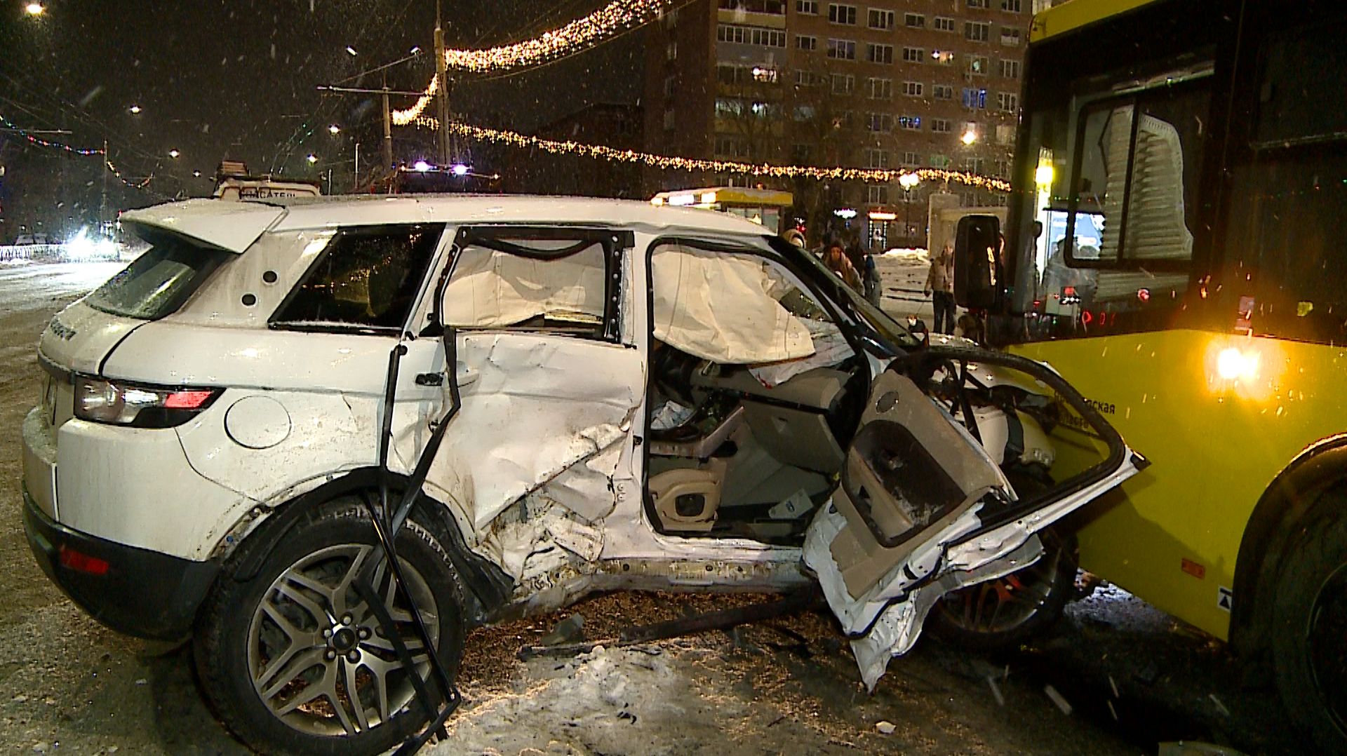 (Рыбинск-40) ДТП НА ПЛОЩАДИ ДЕРУНОВА смотреть онлайн