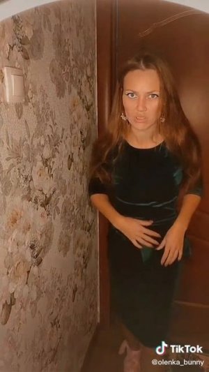 Самая красивая девочка купила себе новое платье