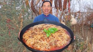 Самая острая рисовая лапша на свете! Густой соус и огромный кусок говядины. Кухня Китая