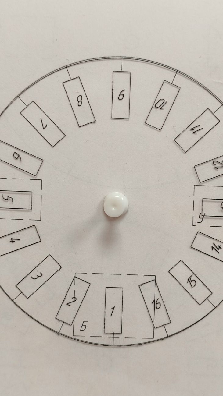 Ускорили работу формовочной машины при производстве изделий с закладными крючками.