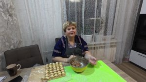 Налепили восемь  килограммов  пельменей за три с половиной часа.