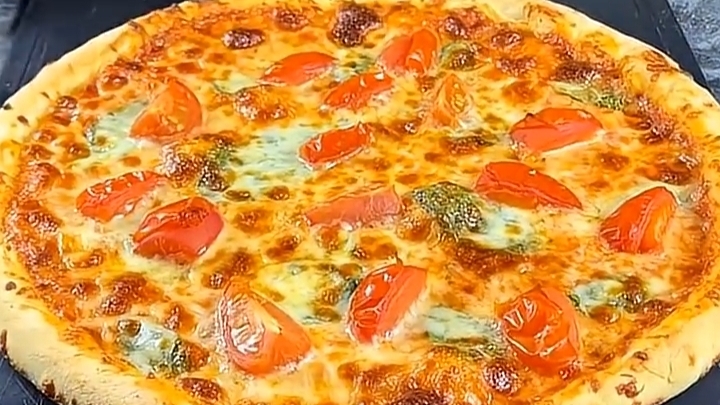 Эту ПИЦЦУ сможет приготовить каждый, получается как в Итальянской пиццерии...🍕😋 смотреть онлайн