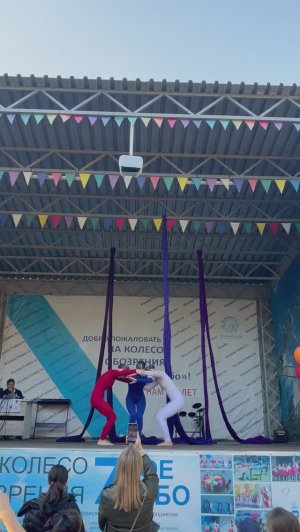 Выступление тренеров по воздушной гимнастике в Уфе