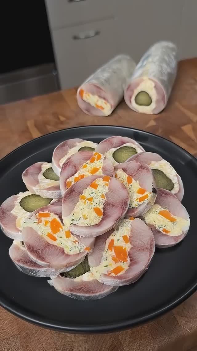 Во🔥 ЗАКУСочка НА СТОЛЕ из селедки🔥 смотреть онлайн