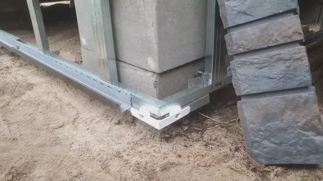 Для чего нужен стартовый угол, как установить и крепить фасадные панели при отделки фундамента смотреть онлайн