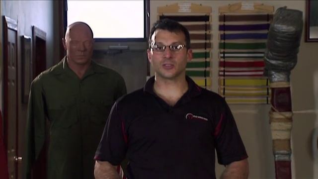 Курс самозащиты - Тактика нападения с применением оружия - ножа и дубинки Ч 9-1 смотреть онлайн