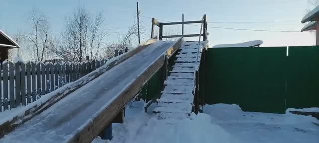 Экстремальное катание с горки. Отдых в деревне. смотреть онлайн