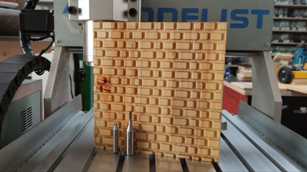 Фрезеровка панели из лиственницы на станке с ЧПУ