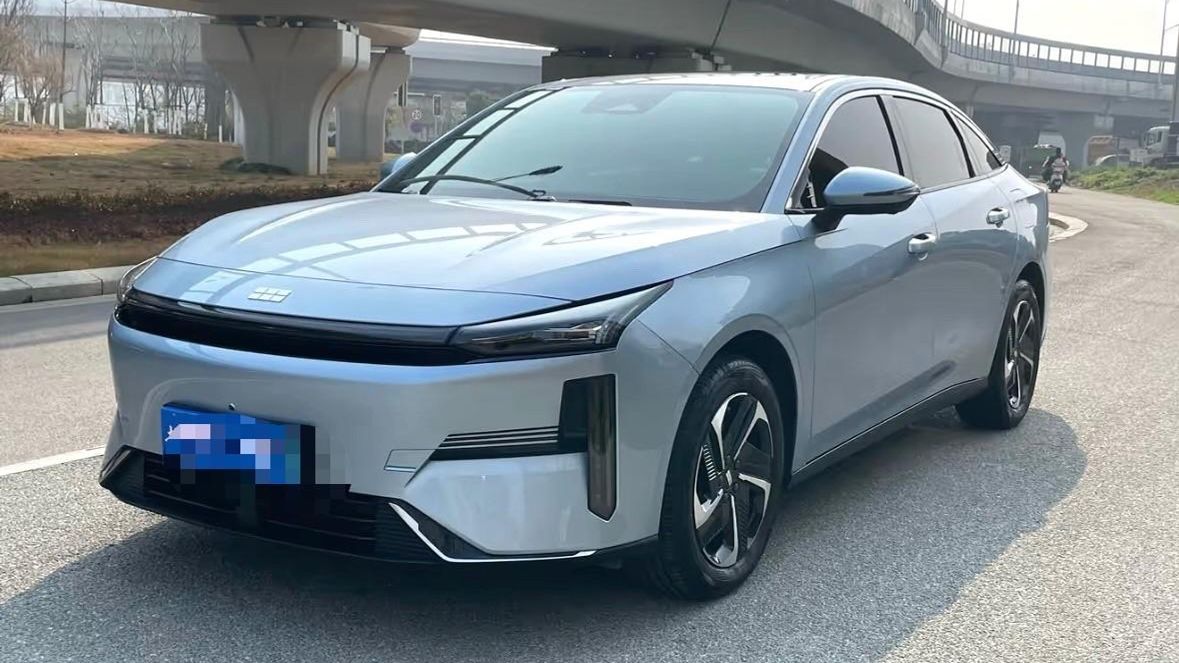 Geely Galaxy L6 EM-i 140km смотреть онлайн