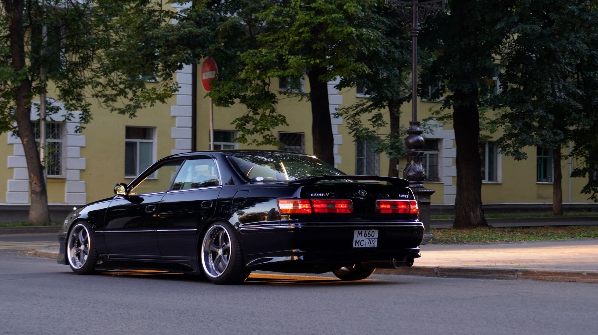 Прыгает высоко | Toyota Mark 2 | 4K смотреть онлайн