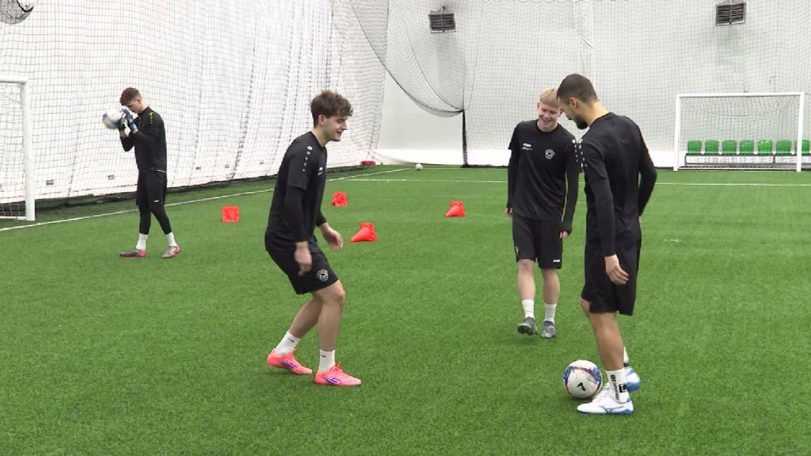 Футбольный клуб «Череповец» приступил к предсезонной подготовке смотреть онлайн