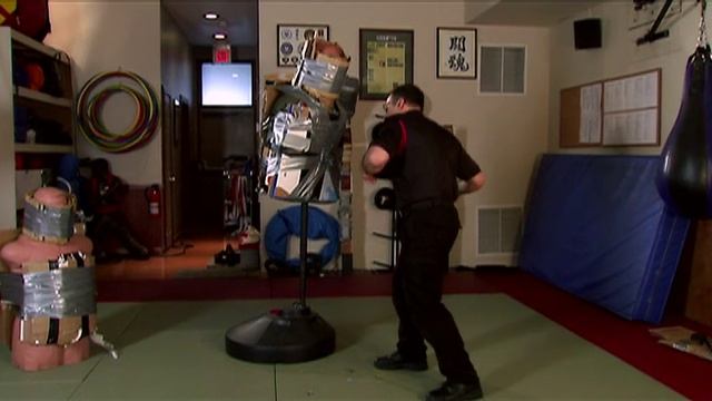 Курс самозащиты - Тактика нападения с применением оружия - ножа и дубинки Ч 9-2 смотреть онлайн