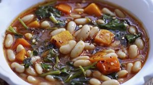 Суп с фасолью и грецкими орехами.