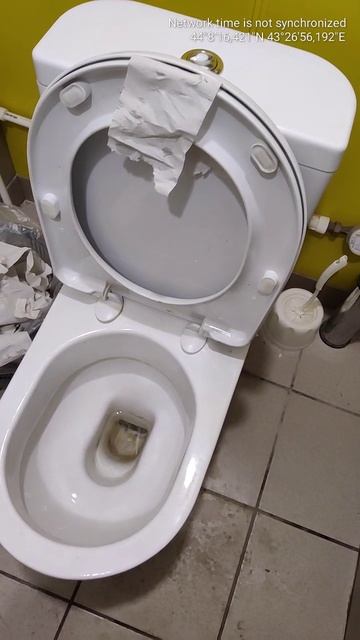 Туалет в двух женских магазинах