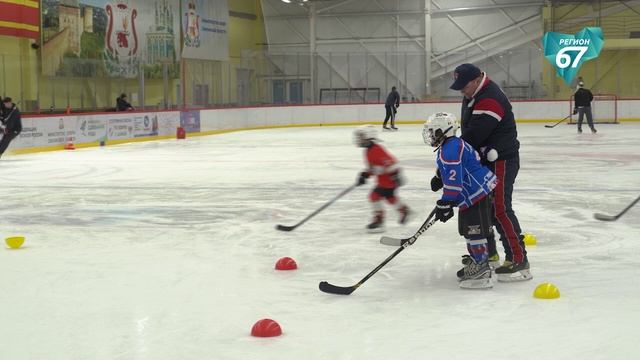 Олимпийский чемпион Андрей Коваленко провёл мастер-класс для юных хоккеистов Смоленска смотреть онлайн