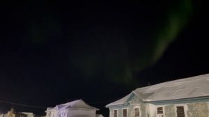 Говорят если свистеть на сияние оно начинает играть, это конечно антинаучно, но иногда бывают сов...