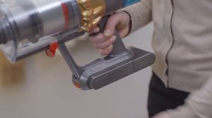 Как заряжать беспроводной пылесос Dyson V15 Detect™ Аккумулятор и инструкции по стыковке