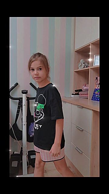 Вау!🫨 Я без ума смотрю это видео, и мне очень нравится!😊 Люблю вас!🥰❤️