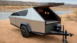 Мужчина сделал прицеп в стиле Cybertruck видео от начала до конца.