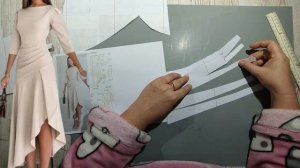 Моделирование. Платье с отрезной кокеткой на юбке и легкой драпировкой. Выкройка № 1938.