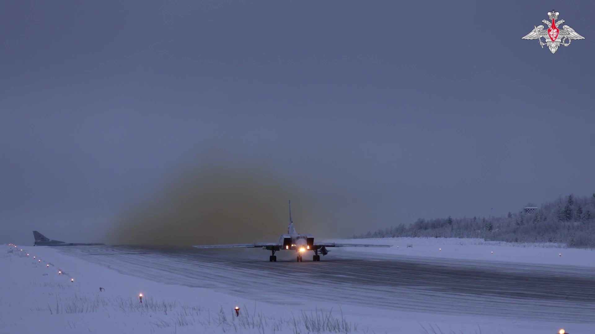 Дальние бомбардировщики Ту-22м3 ВКС России выполнили плановый полет в воздушном пространстве над ... смотреть онлайн