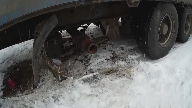 Ремонтируем полуприцеп.Замена оси саф на бпв смотреть онлайн