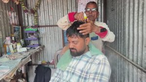 Глубокий покалывающий массаж головы ASMR . Уличный парикмахер