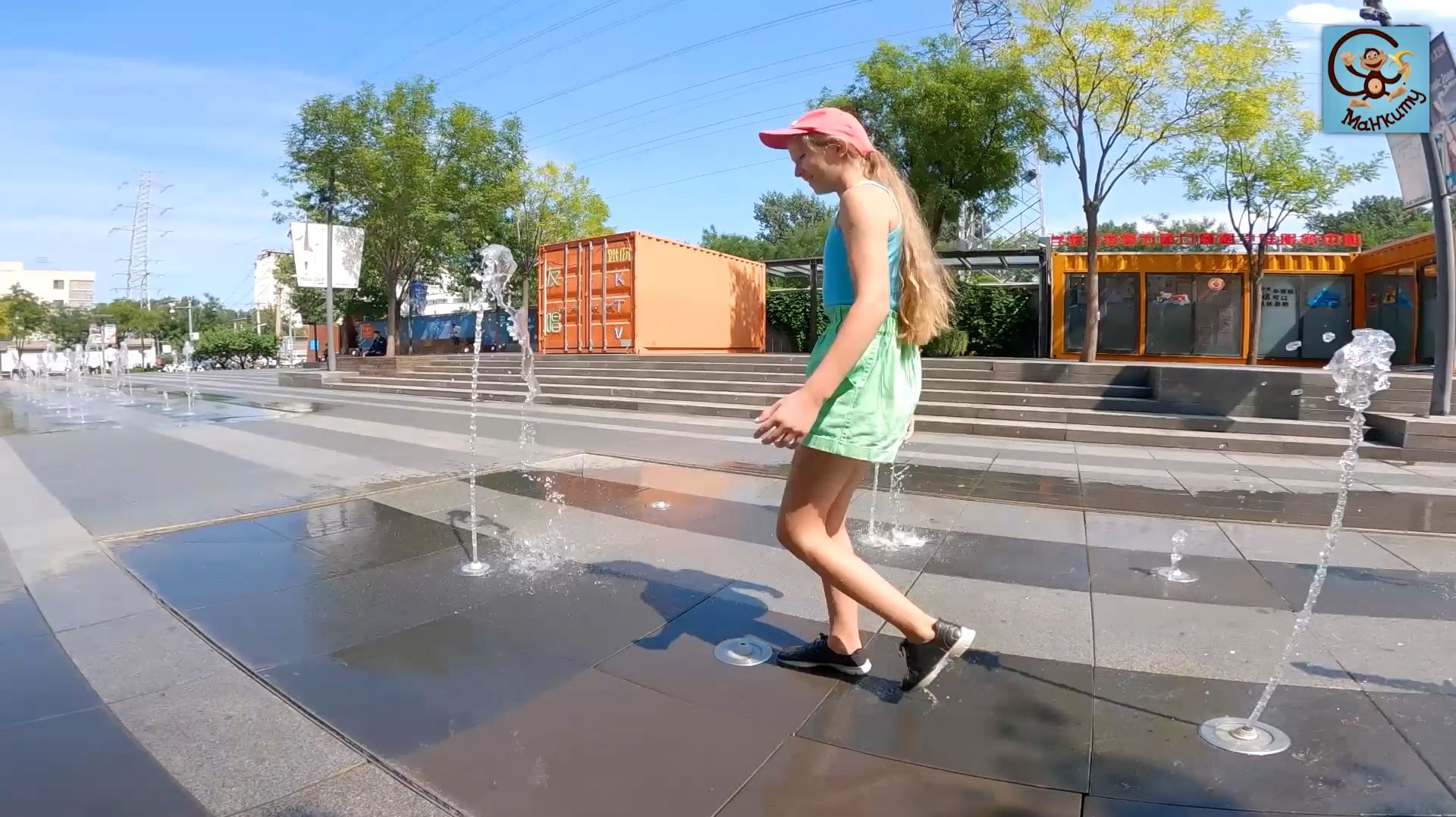 Манкиту пробуют китайскую еду и выбирают электробайки. смотреть онлайн