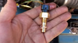 Замена датчика включение вентиляторов и его разъем в ВАЗ 2123 Нива Шевроле 2004г