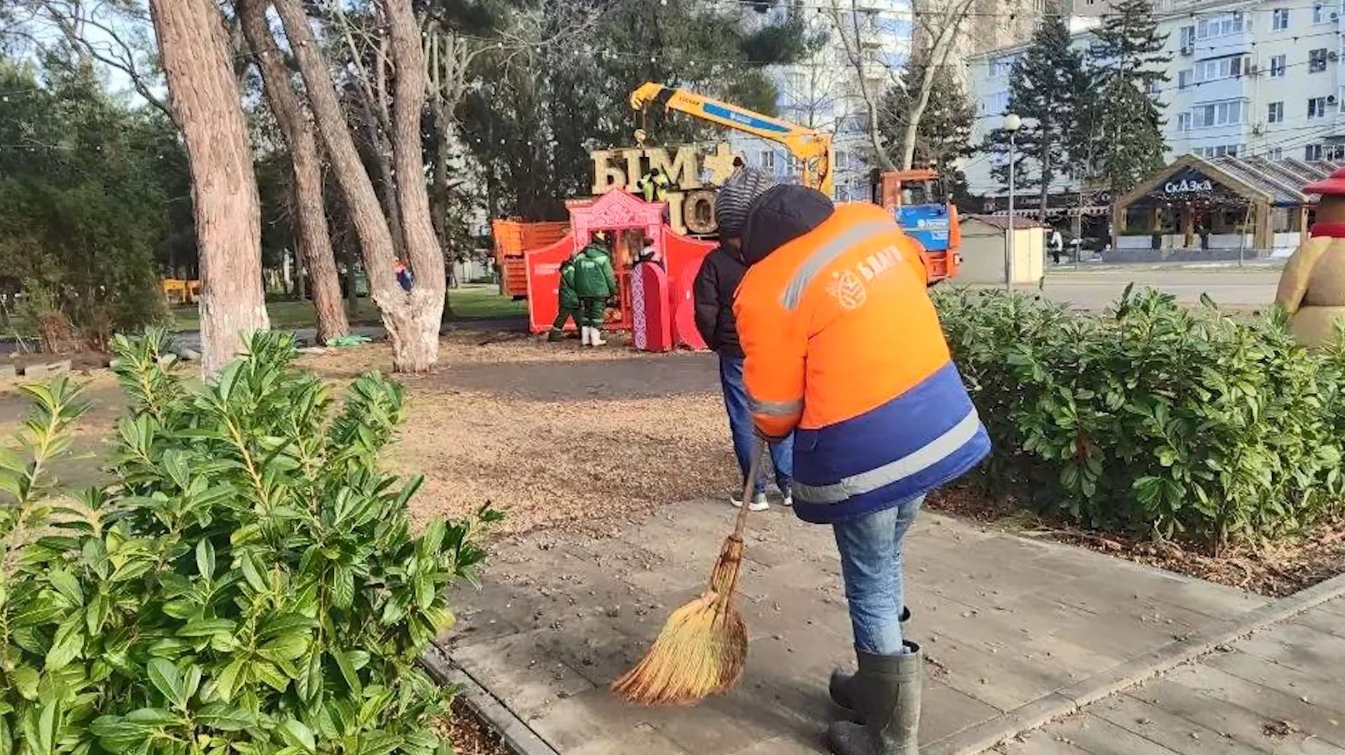 Анапские коммунальщики готовят спецтехнику к новым вызовам погоды смотреть онлайн