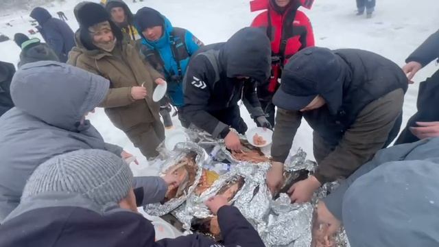 23.01.26. Угощаем поситителей Спорт зоны копчёной форелью. смотреть онлайн