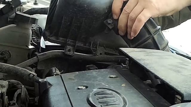 Меняем воздушный фильтр КИА СИД смотреть онлайн