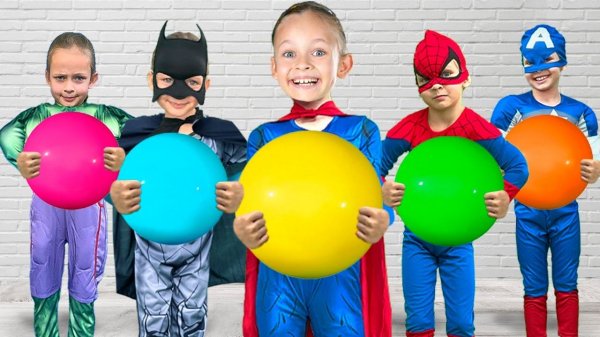 Пять супергероев играют с шарами — Утренние упражнения для детей