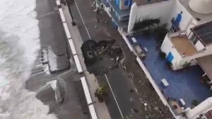 Разрушенная штормом набережная в коммуне Летоянни (Сицилия, Италия, 21.01.2026).